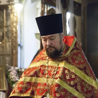 иерей Роман Николаев