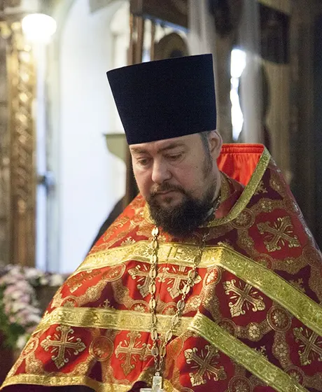 иерей Роман Николаев
