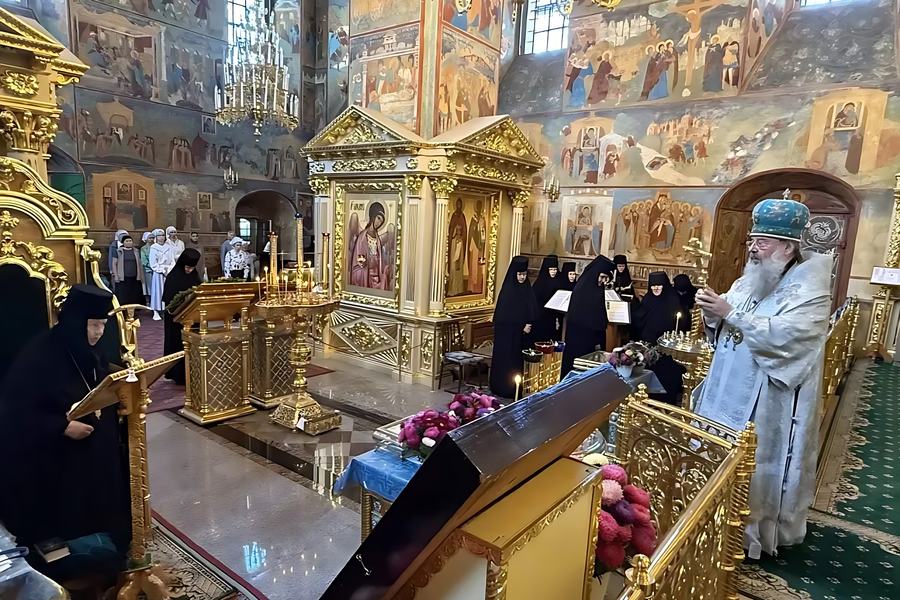 Свет праздника в древней Толгской обители